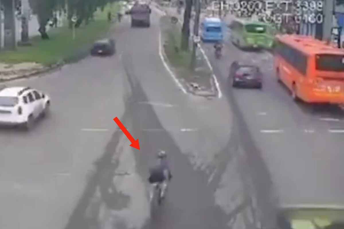 Video revela cómo una volqueta arrolla fatalmente a un ciclista en la Av. Boyacá