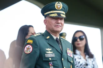 Comandante del Ejército responde a polémica de Otty Patiño