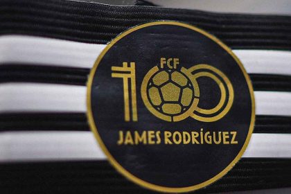 La Selección Colombia rinde tributo a James Rodríguez por sus 100 partidos