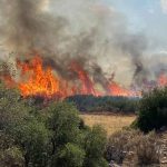 Tripulantes de yate de lujo arrestados por provocar incendio forestal con fuegos artificiales en Hydra, Grecia