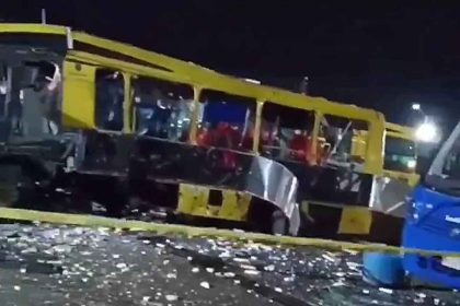 Explosión en patio del SITP en Bogotá deja dos heridos y 7 vehículos afectados
