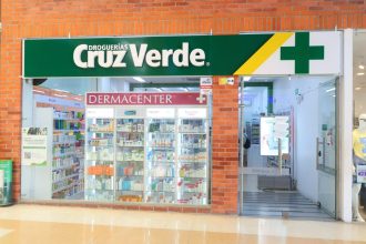 Cruz Verde asume la entrega de medicamentos para afiliados de Compensar