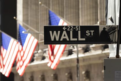 Wall Street abre en verde mientras los inversores esperan el informe de empleo de junio