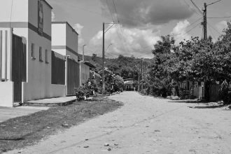 Crisis en El Bagre: 7,000 personas atrapadas en Puerto López por violencia de grupos ilegales