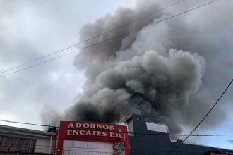 Incendio en bodega comercial de San Victorino pone en alerta a Bogotá
