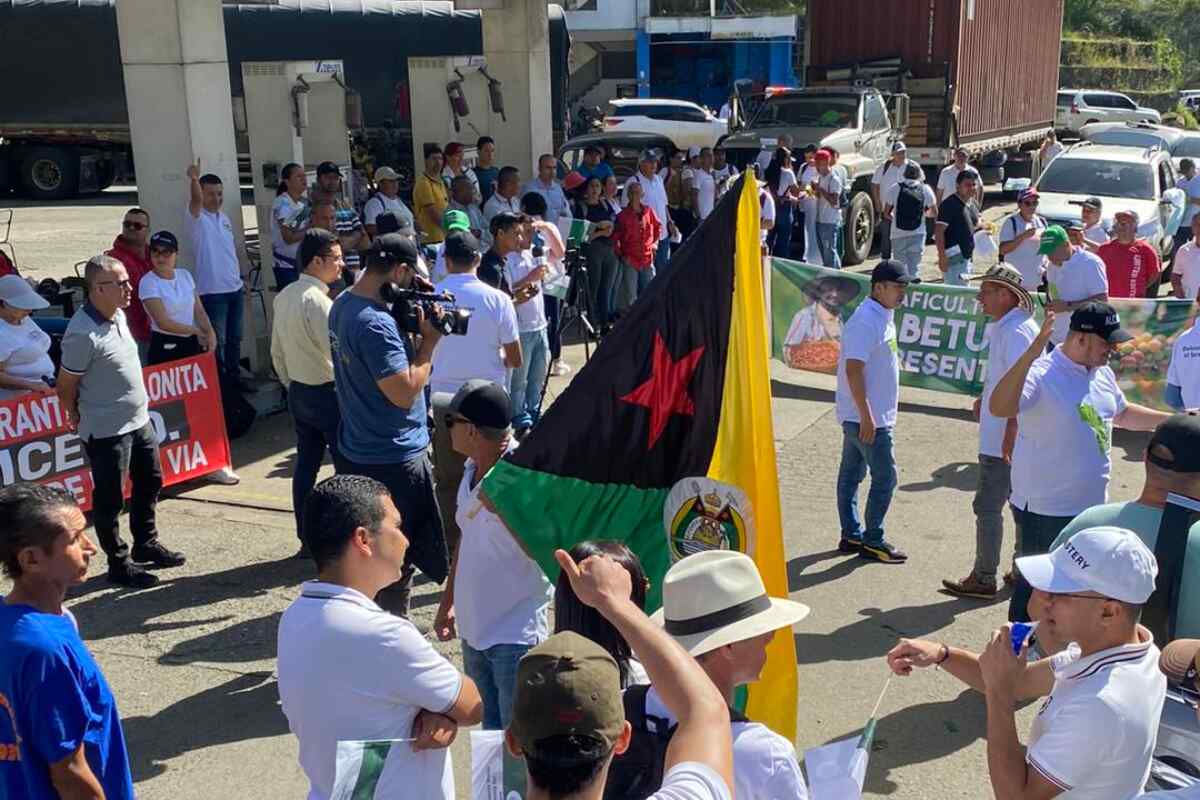 Marcha ciudadana rechaza prolongado cierre de vía Caldas- Amagá en el Suroeste-troncal del café