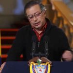 🚨 "No hablaré del paro camionero hoy, sino de algo más preocupante" - Gustavo Petro denuncia espionaje con Pegasus durante el gobierno de Duque. Deja más preguntas que respuestas. #Espionaje #Colombia #PegasusColombia