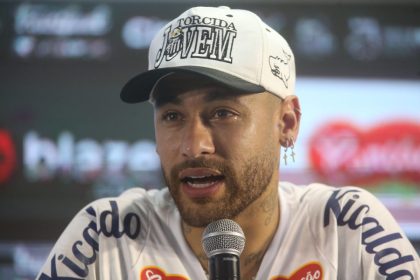 Neymar afirma que vuelve al Santos renovado, maduro y con sed de victorias