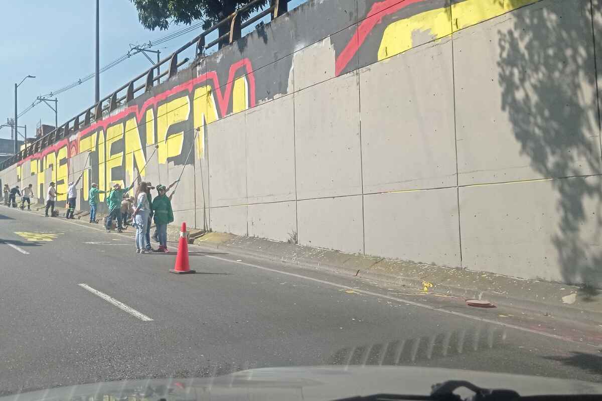 Grafitis en Medellín, eliminados por la alcaldía