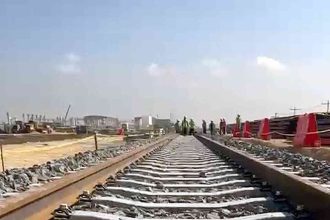 El Metro de Bogotá comienza a tomar forma: se instalan los primeros rieles en el Patio Taller