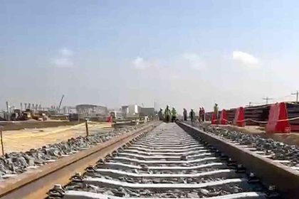 El Metro de Bogotá comienza a tomar forma: se instalan los primeros rieles en el Patio Taller