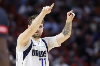 Ni Doncic ni LeBron sabían nada del traspaso entre Lakers y Mavericks, según ESPN