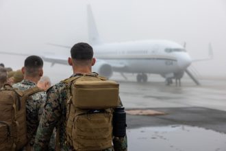 Tropas de EE.UU. llegan a Guantánamo para preparar el centro de migrantes de Trump