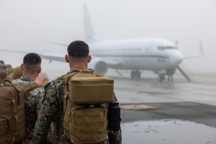 Tropas de EE.UU. llegan a Guantánamo para preparar el centro de migrantes de Trump