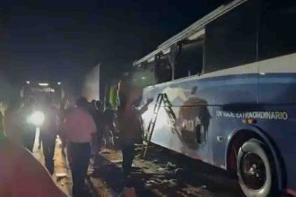 Brutal choque en la vía a Riohacha: Tres muertos y decenas de heridos en accidente de bus