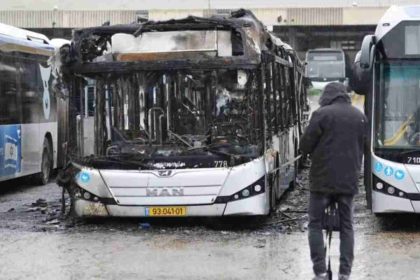 Tres autobuses explotan en Tel Aviv: sin víctimas, pero con mensajes de venganza