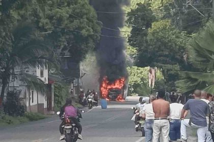 Nuevo ataque del ELN en Valdivia: Incendian bus en la vía Medellín-Costa Atlántica