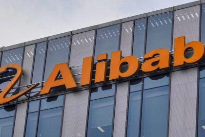 Alibaba sube 7 % en bolsa tras anunciar modelo de IA más eficiente que el R1 de DeepSeek