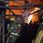 Devastador incendio en Medellín: Bomberos controlan llamas, pero confirman muerte de trabajador