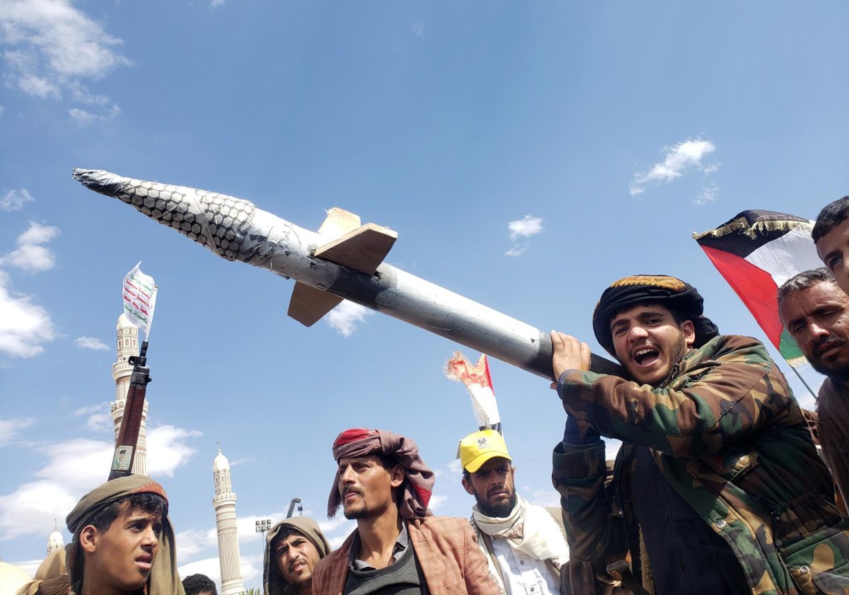 Marchas masivas en Saná en rechazo a los ataques de EE.UU. contra los hutíes del Yemen